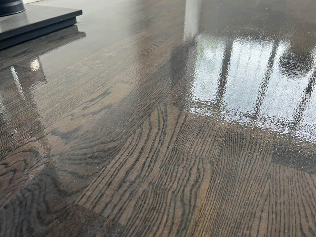 Oak floor staining with lacquer